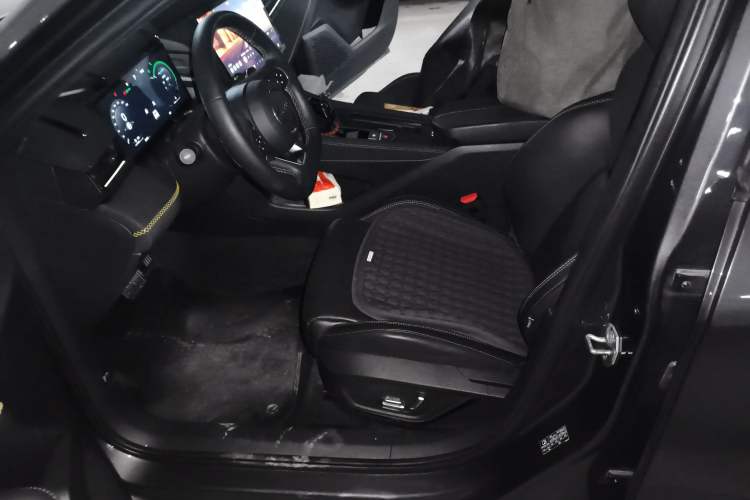 Used Lynk & Co 03 2023 2.0TD DCT JingPro Left Front Seat