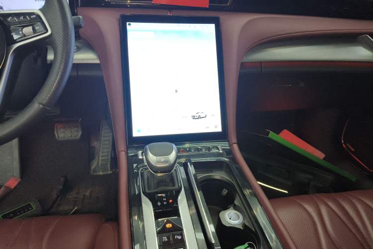 Used Hongqi H5 2024 2.0T Automatic Smart Connect Flagship Edition Audio And AC Panel