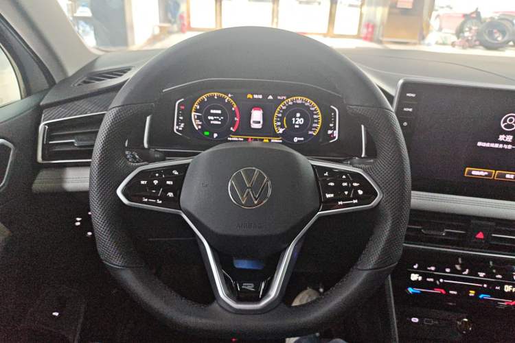 Used Volkswagen Tiguan L 2023 Facelifted 380TSI Automatic All-Wheel Drive R-Line Plus Version 7-Seater Steering Wheel