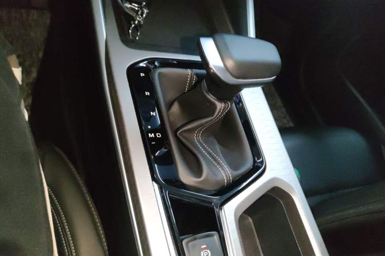 Used Geely Auto Emgrand 2023 4th Generation Champion Edition 1.5L CVT Prestige Model Gear Lever