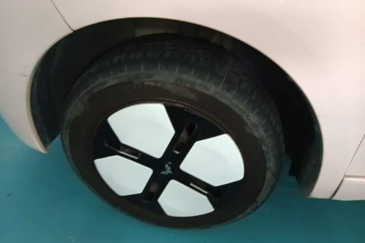Used Wuling Hongguang MINIEV 2024 3rd Generation 215km Advanced Version Left Front Wheel Hub
