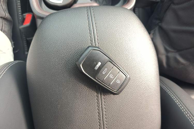 Used Toyota RAV4 2021 2.0L CVT Two-Wheel Drive Fashion PLUS Edition Vehicle Key