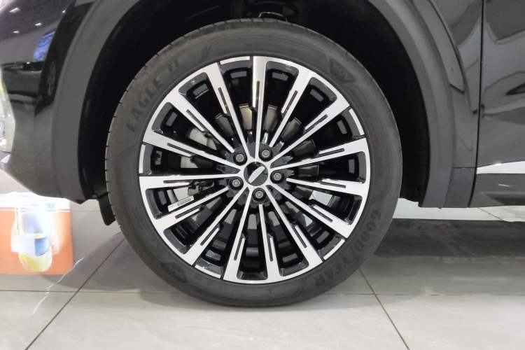 Used Geely Auto Monjaro L 2025 Dongfang Yao 2.0TD Automatic Lanxing Edition Left Front Wheel Hub