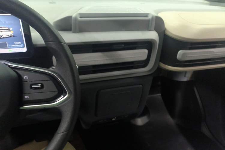 Used SAIC MAXUS Dana V1 2025 V1 Short Wheelbase Low-Roof Multi-Function Version (42 kWh)
