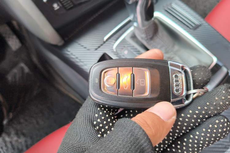 Used Audi A4L 2013 35 TFSI Automatic Standard Model Vehicle Key