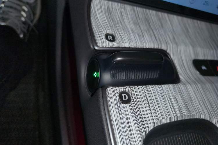 Used Nio ET5 2024 75 kWh Gear Lever