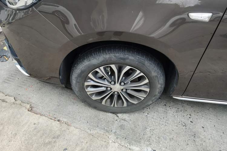 Used Buick GL8 2023 Land Executive Class Comfort Model