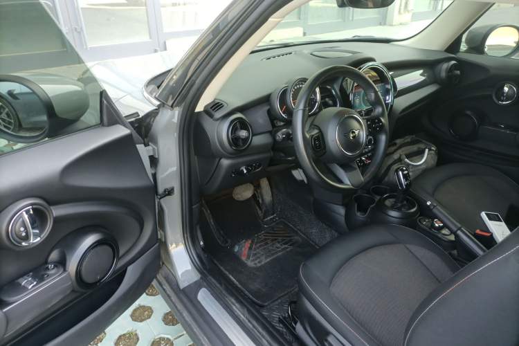 Used MINI 2022 1.5T ONE Driver Seat