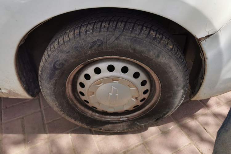 Used Chevrolet Sail 2013 Sedan 1.2L Manual Fashionable Happiness Edition Right Front Wheel Hub