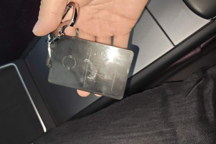 Used Tesla Model Y 2025 Rear-Wheel Drive First Edition Vehicle Key