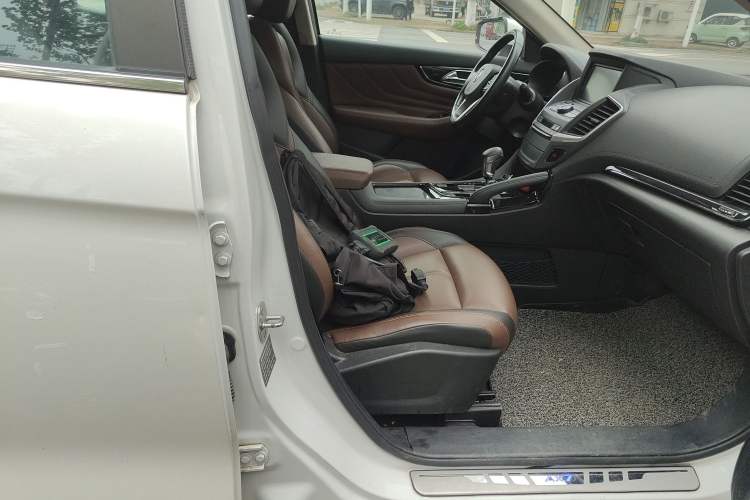 Used Dongfeng Aeolus AX7 2018 Classic 1.6T Automatic Luxury Model Right Front Seat