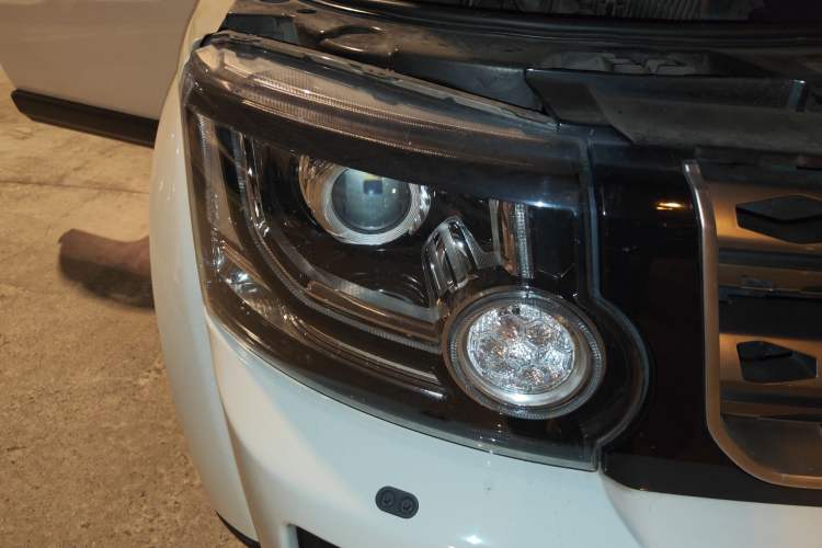 Used Land Rover Discovery 2016 3.0 SC Obsidian Black Heritage Edition HSE