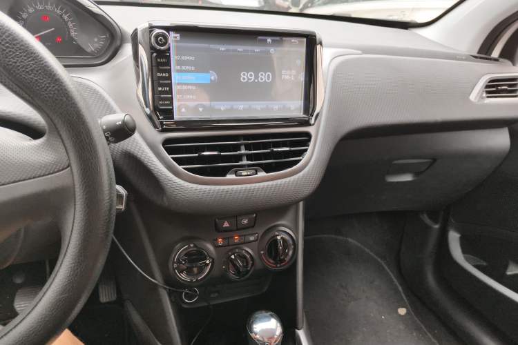 Used Peugeot 2008 2014 1.6L Automatic Trend Edition Audio And AC Panel