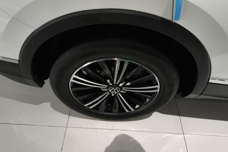 Used Volkswagen Tiguan L 2021 330TSI Automatic Two-Wheel Drive Smart Edition
