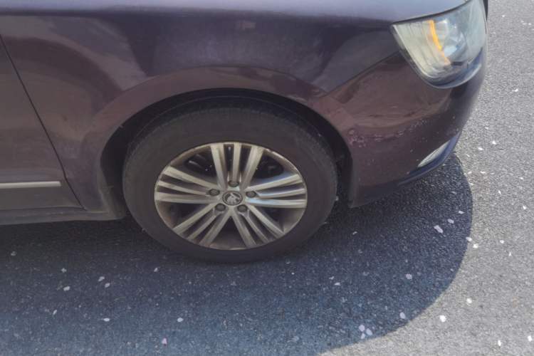 Used Skoda Superb 2013 1.8TSI Automatic Yashi Edition Right Front Wheel Hub