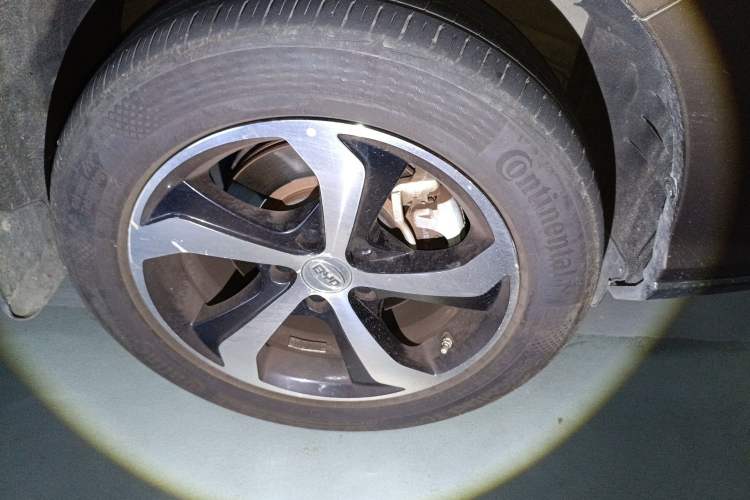 Used BYD S7 2017 2.0T Automatic Luxury Model Right Front Wheel Hub