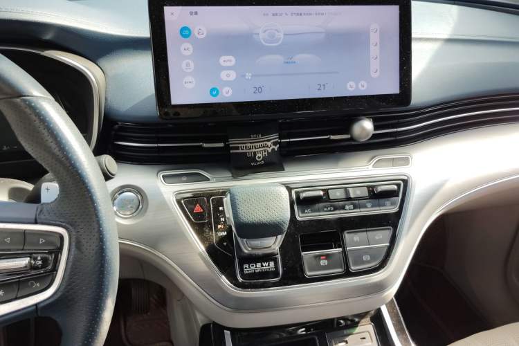 Used Roewe iMAX8 2021 400TGI Supreme Series Ultimate Edition Audio And AC Panel