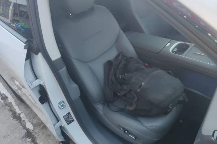 Used XPeng G6 2025 625 Long-Range Max Flagship Edition Right Front Seat