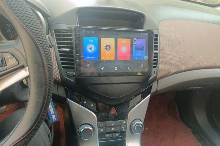 Used Chevrolet Cruze 2013 Hatchback 1.6L Manual Luxury Model Audio And AC Panel