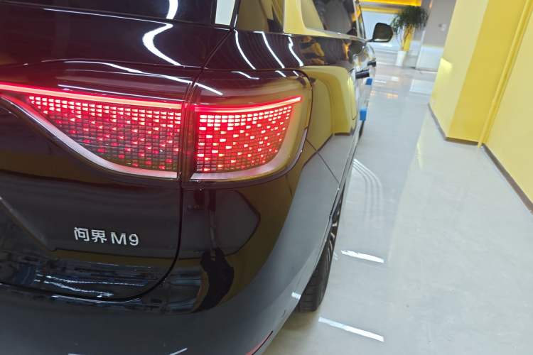 Used Hima AITO M9 2025 Extended-Range Ultra Version 52 kWh 6-Seater Right Rear Taillight