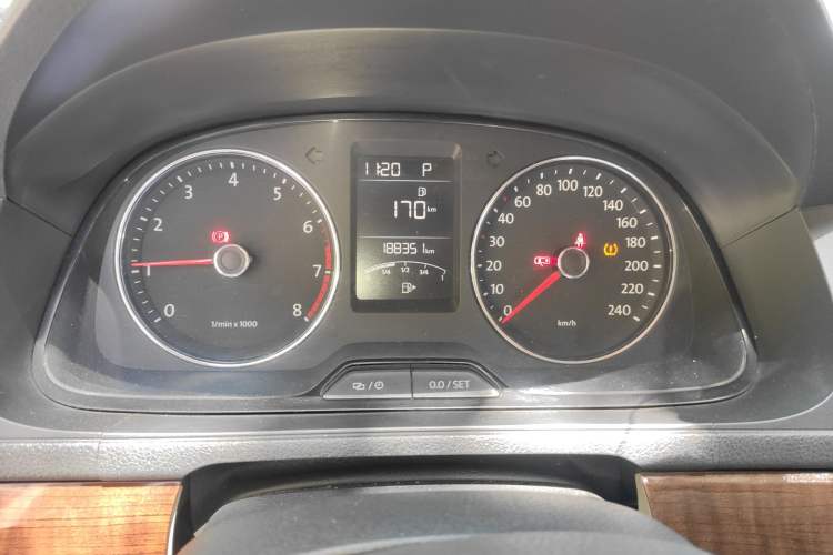 Used Volkswagen Lavida 2013 Restyled Classic 1.6L Automatic Comfort Edition Odometer Close Up