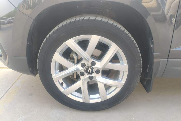 Used Jetta VS5 2023 280TSI Manual Entry-Level Model Left Front Wheel Hub