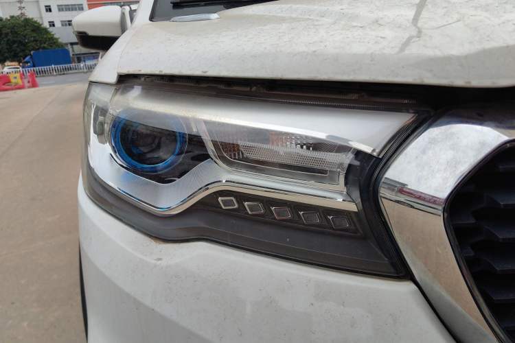 Used Haval H1 2016 Revised Version Blue Badge 1.5L AMT Standard Edition Right Front Headlight
