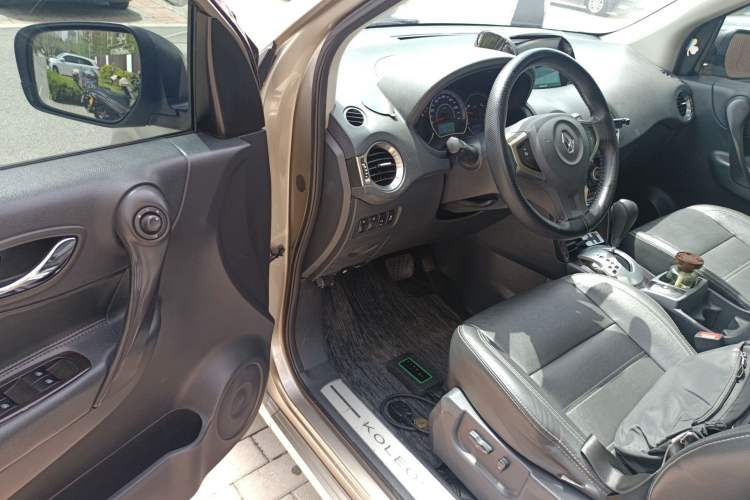 Used Renault Koleos 2013 2.5L 4x4 Comfort Edition Driver Seat