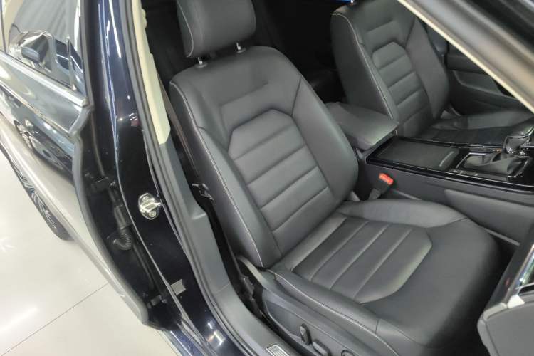 Used Volkswagen Phideon 2018 Revised Version 380TSI Two-Wheel Drive Business Edition
