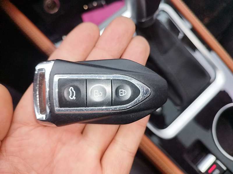 Used Zotye T300 2017 1.5T CVT Flagship Model Two-Tone — 9