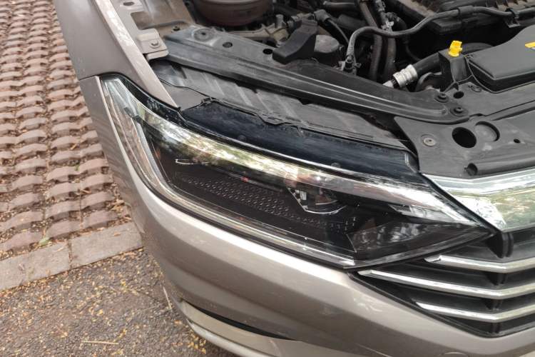 Used Volkswagen Sagitar 2021 280TSI DSG Luxury Smart Connectivity Edition Right Front Headlight