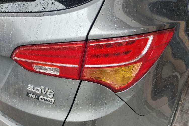 Used Hyundai Santa Fe Classic 2013 3.0L 4x4 Premium Edition 7-Seater Euro IV
