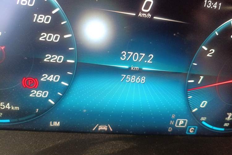 Used Mercedes-Benz GLC 2022 GLC 300 L 4MATIC Dynamic Model Odometer Close Up