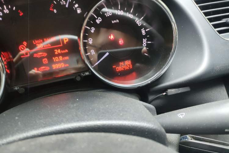 Used Peugeot 3008 2013 1.6THP Automatic Prestige Edition Odometer Close Up