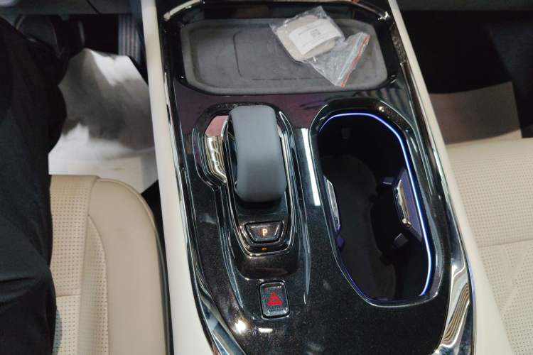 Used Zeekr 009 2024 7-Seater Aisle Version 108 kWh Gear Lever