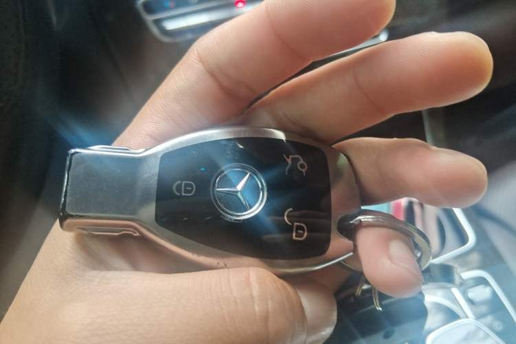 Used Mercedes-Benz GLC 2017 GLC 260 4MATIC Luxury Model Vehicle Key