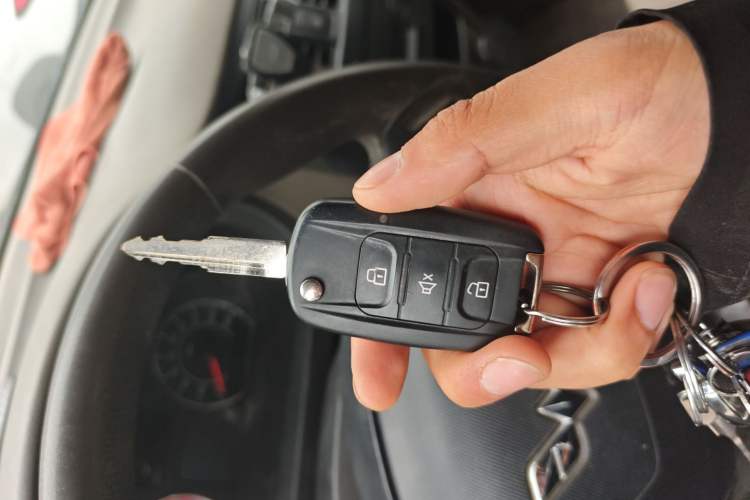 Used Wuling Rongguang V 2019 1.5L Window-Sealed Utility Model China VI LAR Vehicle Key