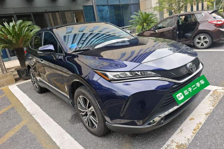 Used Toyota Harrier 2022 2.0L CVT Two-Wheel Drive Luxury Edition