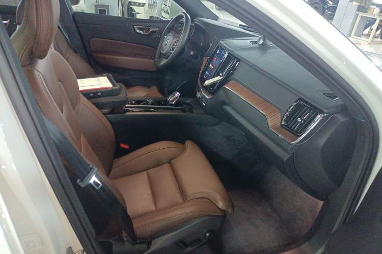 Used Volvo XC60 New Energy 2025 Plug-in Hybrid Long-Range All-Wheel Drive Smart Luxury Edition