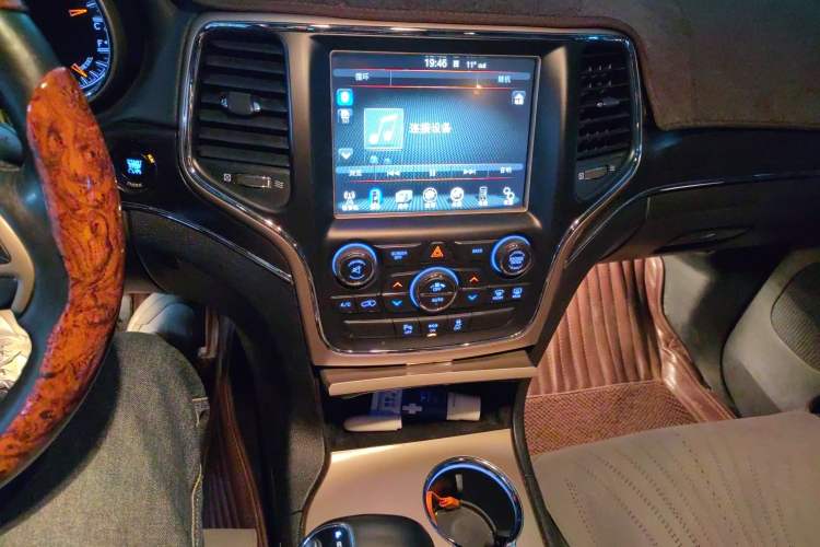 Used Jeep Grand Cherokee 2014 3.0TD Diesel Comfort Navigation Version Audio And AC Panel