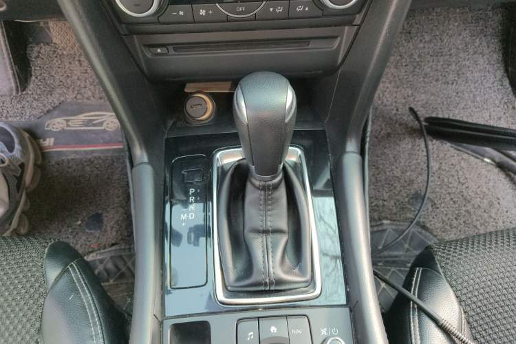 Used Mazda 3 Axela 2017 Sedan 1.5L Automatic Luxury Model Emission Standard China V Gear Lever