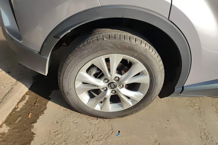 Used Toyota IZOA 2021 Dual-Motor 2.0L Yixiang Edition Right Rear Wheel Hub