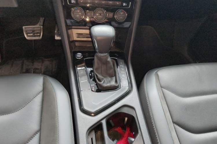 Used Volkswagen Tiguan L 2021 330TSI Automatic Two-Wheel Drive R-Line Enhanced Edition
