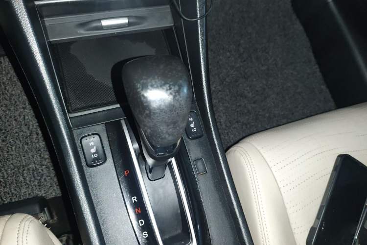 Used Honda Jade 2014 1.8L CVT Luxury Edition 5 seats Gear Lever