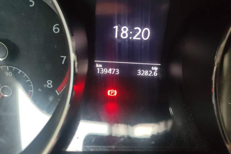 Used Volkswagen Touran 2016 Volkswagen Touran L 280TSI DSG Comfort Edition Odometer Close Up