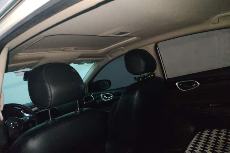 Used Nissan Sylphy 2019 1.6XV CVT Smart Connect Luxury Edition China VI Standard Headliner