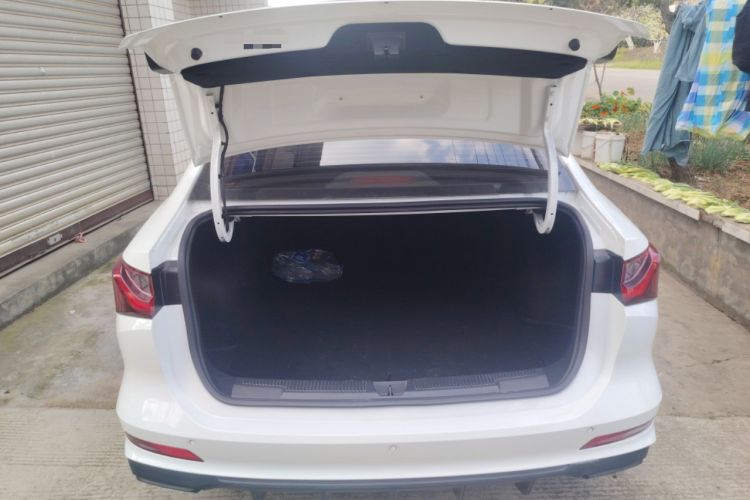 Used Roewe i5 2026 Model 1.5L Manual Comfort Version