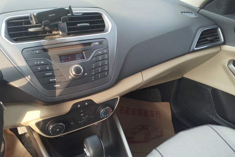 Used Ford Escort 2015 1.5L Automatic Comfort Edition Audio And AC Panel