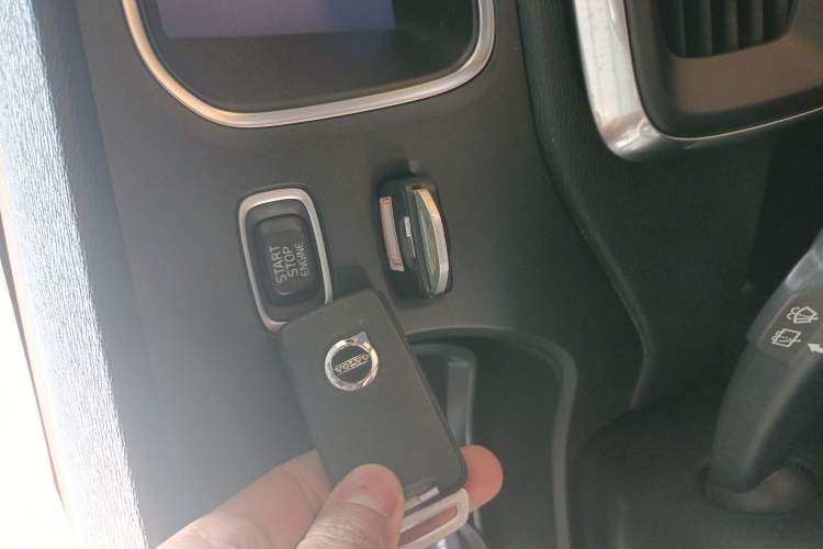 Used Volvo V40 2017 T3 Zhiyi Edition
