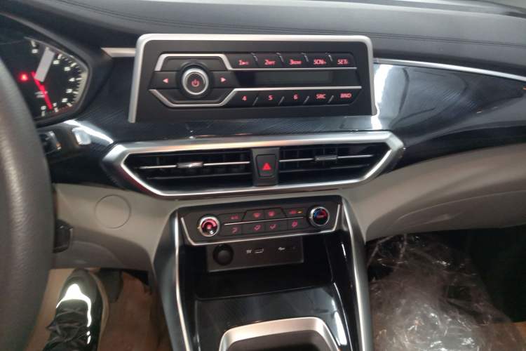 Used SAIC MAXUS G50 2024 1.5T Dragon Soars Everywhere Edition
